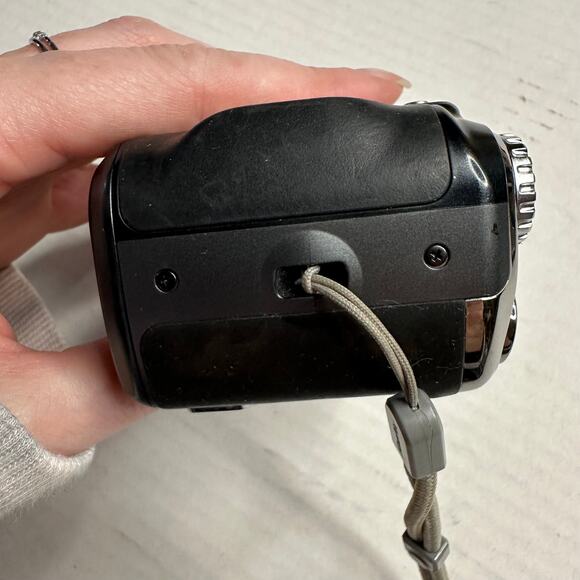 Fujifilm FinePix E900 Digital Camera 9MP 4x Zoom Works Tested Sm Cosmetic Flaw - Picture 8 of 11